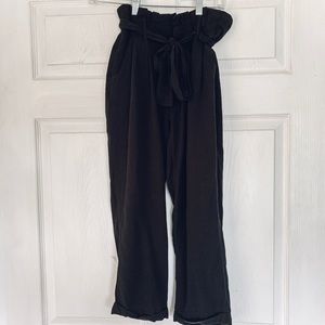 Soft and comfortable cropped dress pants